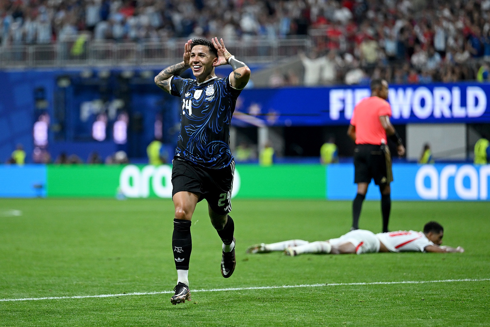 恩佐远射救主:97.6%传球成功率+扳平球,阿根廷2-1逆转英格兰 恩佐远射救主:97.6%传球成功率+扳平球,阿根廷2-1逆转英格兰