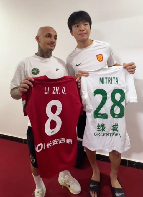 重庆1-1浙江,米特里策李镇全赛后交换球衣首回合冲突画句号 重庆1-1浙江,米特里策李镇全赛后交换球衣首回合冲突画句号