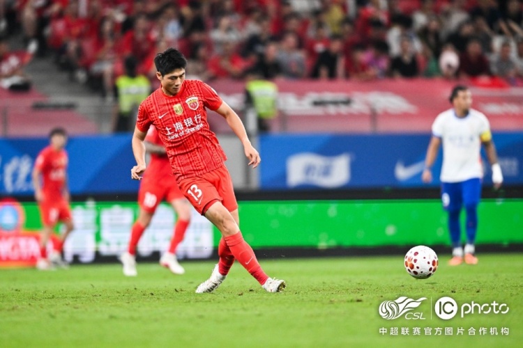 海港三球被吹 主场0-1不敌山东泰山