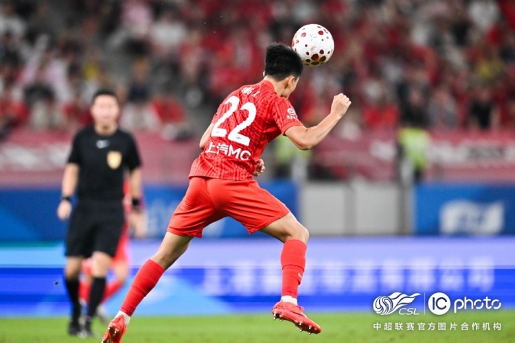 海港三球被吹 主场0-1不敌山东泰山