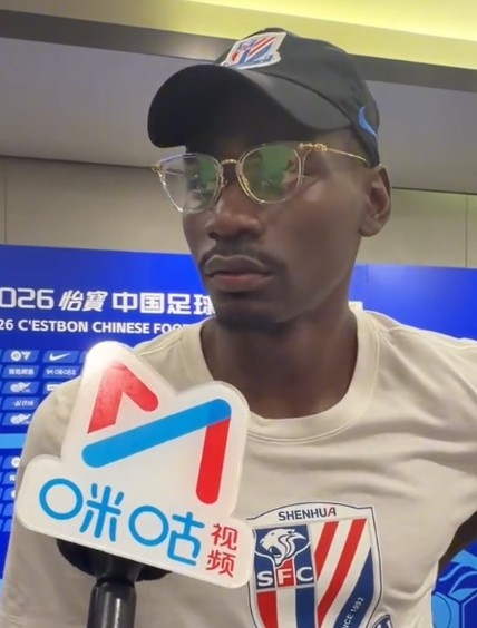 阿苏埃:前几天已有不适但可坚持 新教练组强调整体性 阿苏埃:前几天已有不适但可坚持 新教练组强调整体性