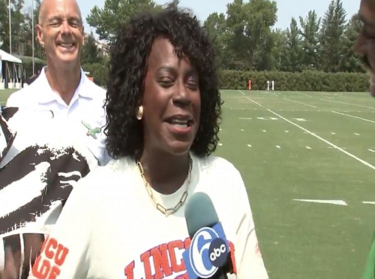 费城市长确认詹姆斯加盟76人 亲承尖叫回应交易