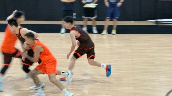 董灏确定加盟香港金牛,上季沪上仅登场9分钟 董灏确定加盟香港金牛,上季沪上仅登场9分钟