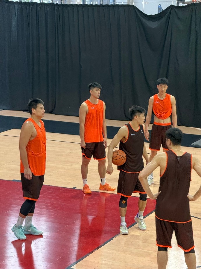 董灏确定加盟香港金牛,上季沪上仅登场9分钟 董灏确定加盟香港金牛,上季沪上仅登场9分钟