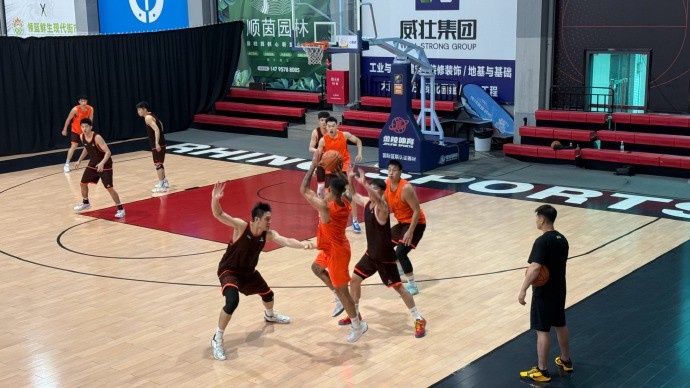 董灏确定加盟香港金牛,上季沪上仅登场9分钟 董灏确定加盟香港金牛,上季沪上仅登场9分钟