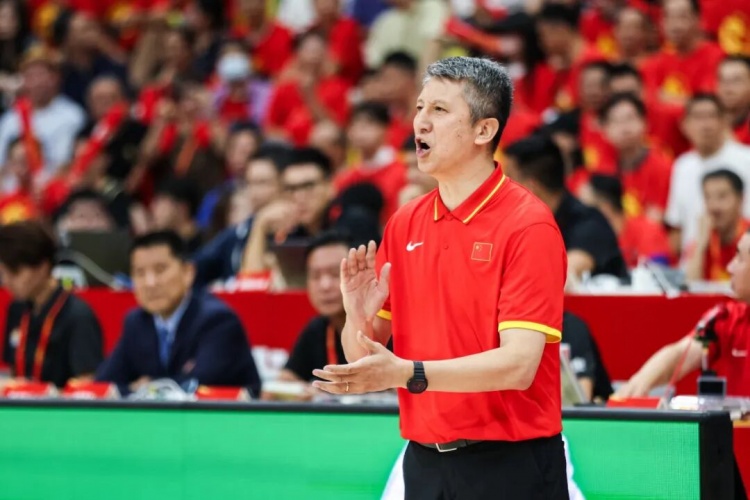 中国男篮夏训收官 8战6胜2负 三后卫短板被全面放大