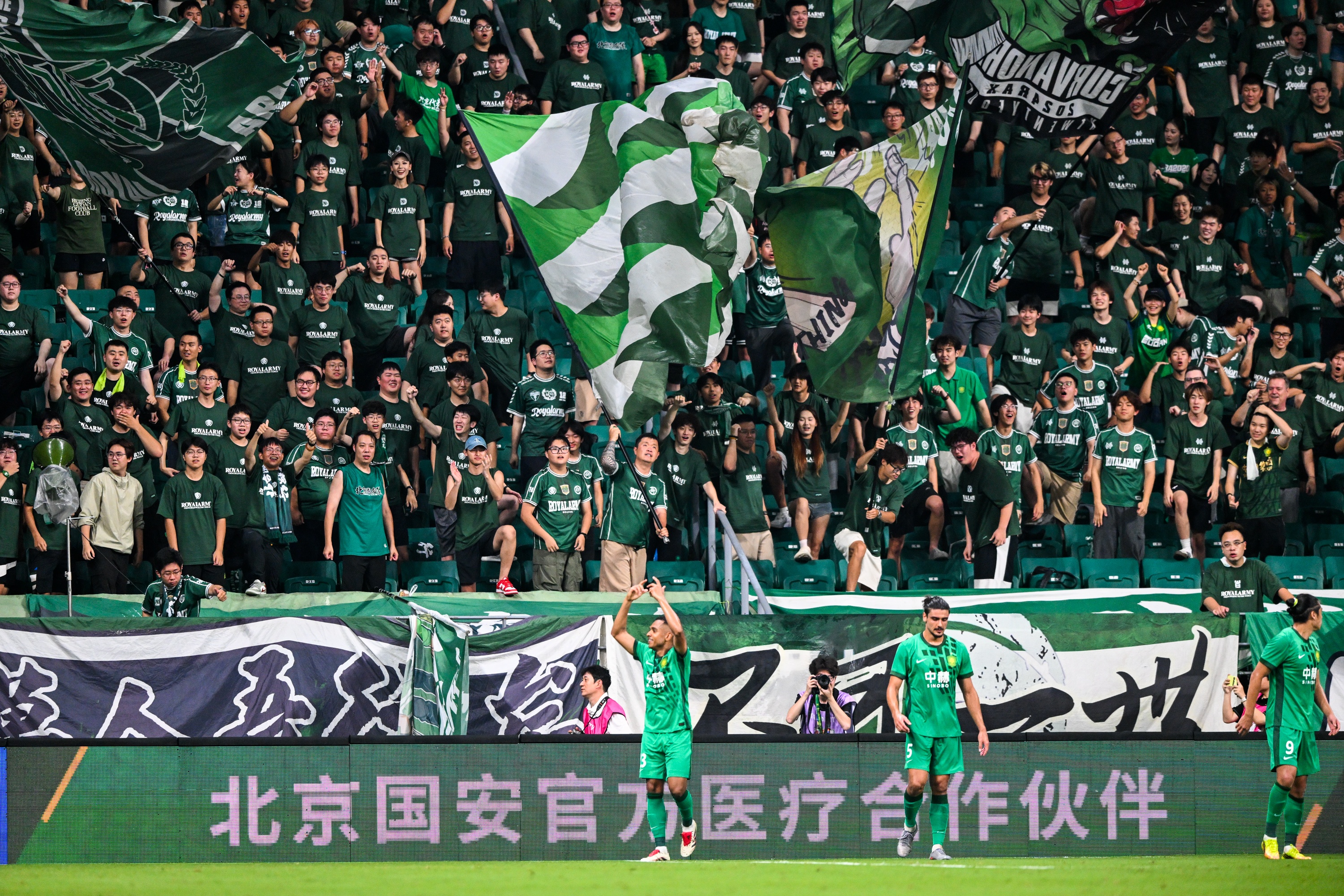 国安客场3-0完胜申花，侯森8次扑救筑起零封壁垒