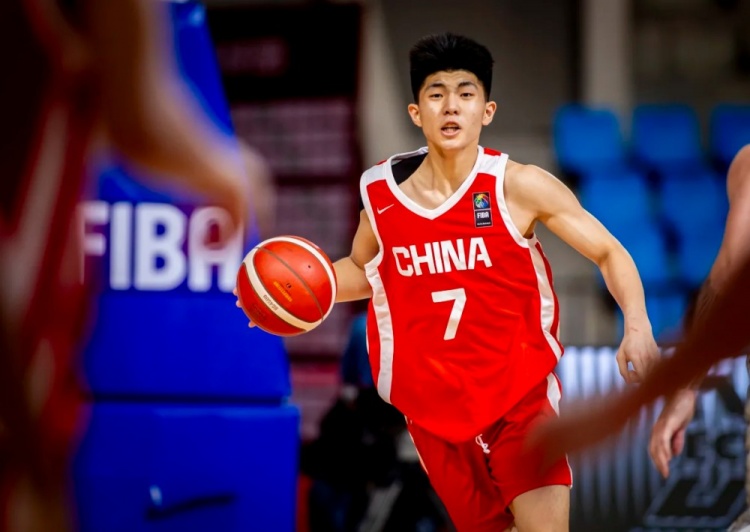 媒体人：中国U18男篮与澳大利亚的身体确实有差 实力差距也在那