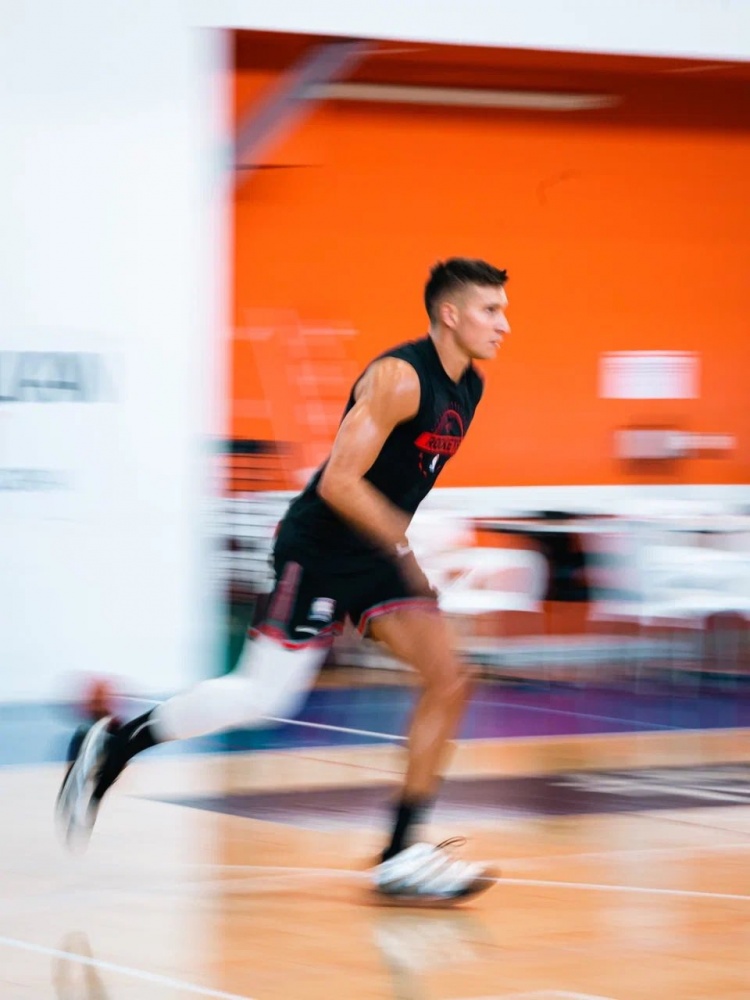 底薪合同加盟！博格丹社媒晒训练照：下一站休斯敦见